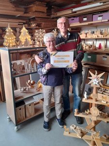 Henk en Corrie met cheque