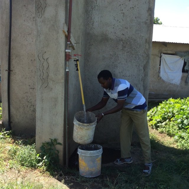 Schoon drinkwater Mwenyeheri Anuarite School
