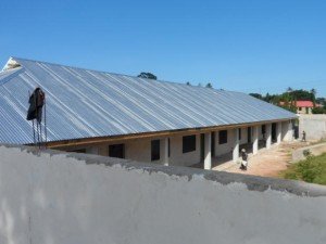 Slaapzalen in aanbouw in Makoka
